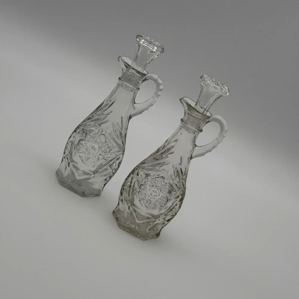 Vintage Clear‎ Pressed Glass Starburst Cruet Set with Stoppers Set of 2 7 inch